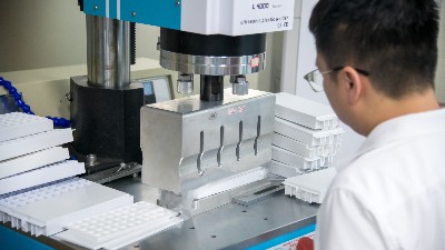 解決超聲波塑料焊接機(jī)焊接不均問(wèn)題的策略